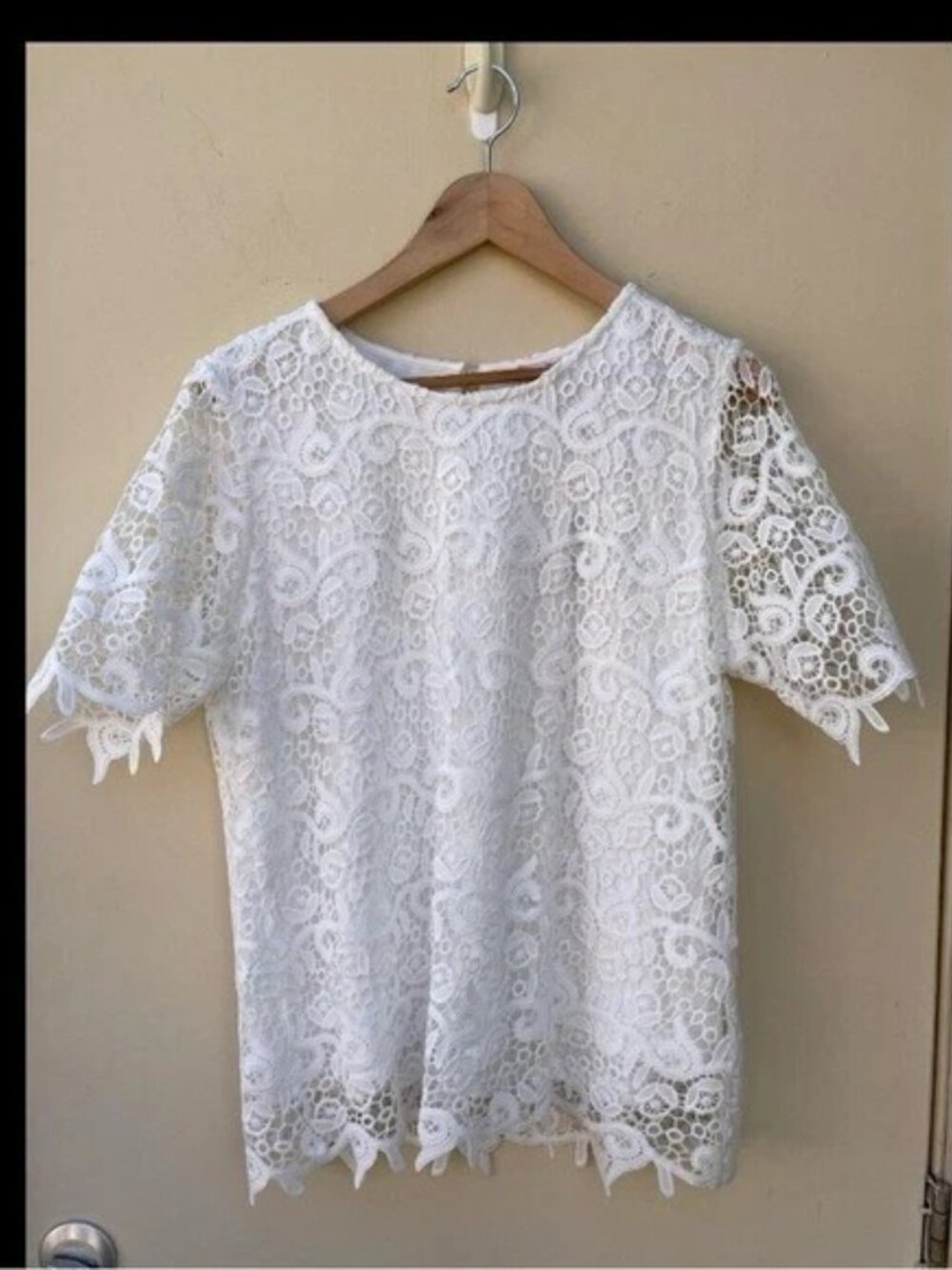 NWT Philosophy White Floral Lace Scalloped Blouse - Size Medium